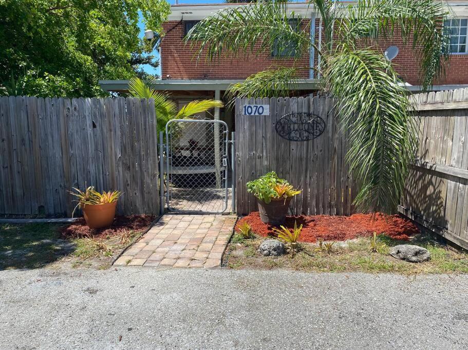 Private Townhouse With Courtyard And Covered Patio Γουεστ Παλμ Μπιτς Εξωτερικό φωτογραφία
